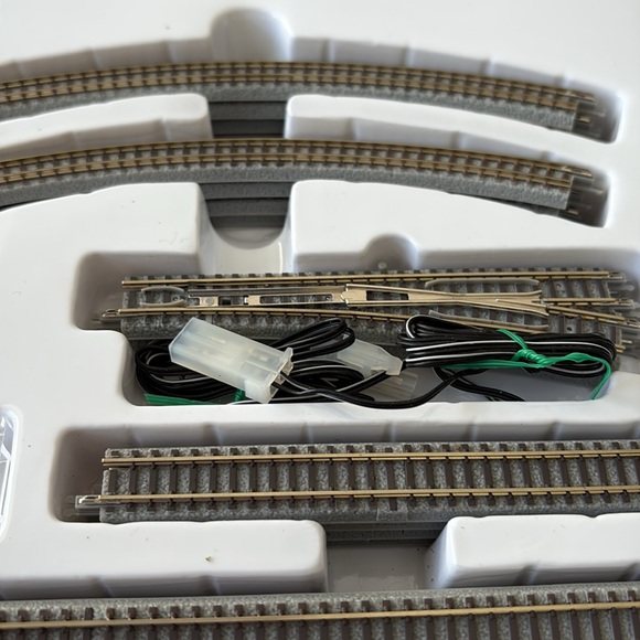 Z SCALE ROKUHAN DOUBLE TRACK OVAL SET # R062. - Picture 3 of 6